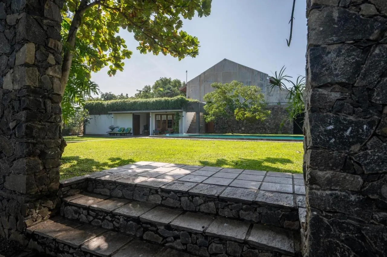 Villa Tranquil Waters Негомбо