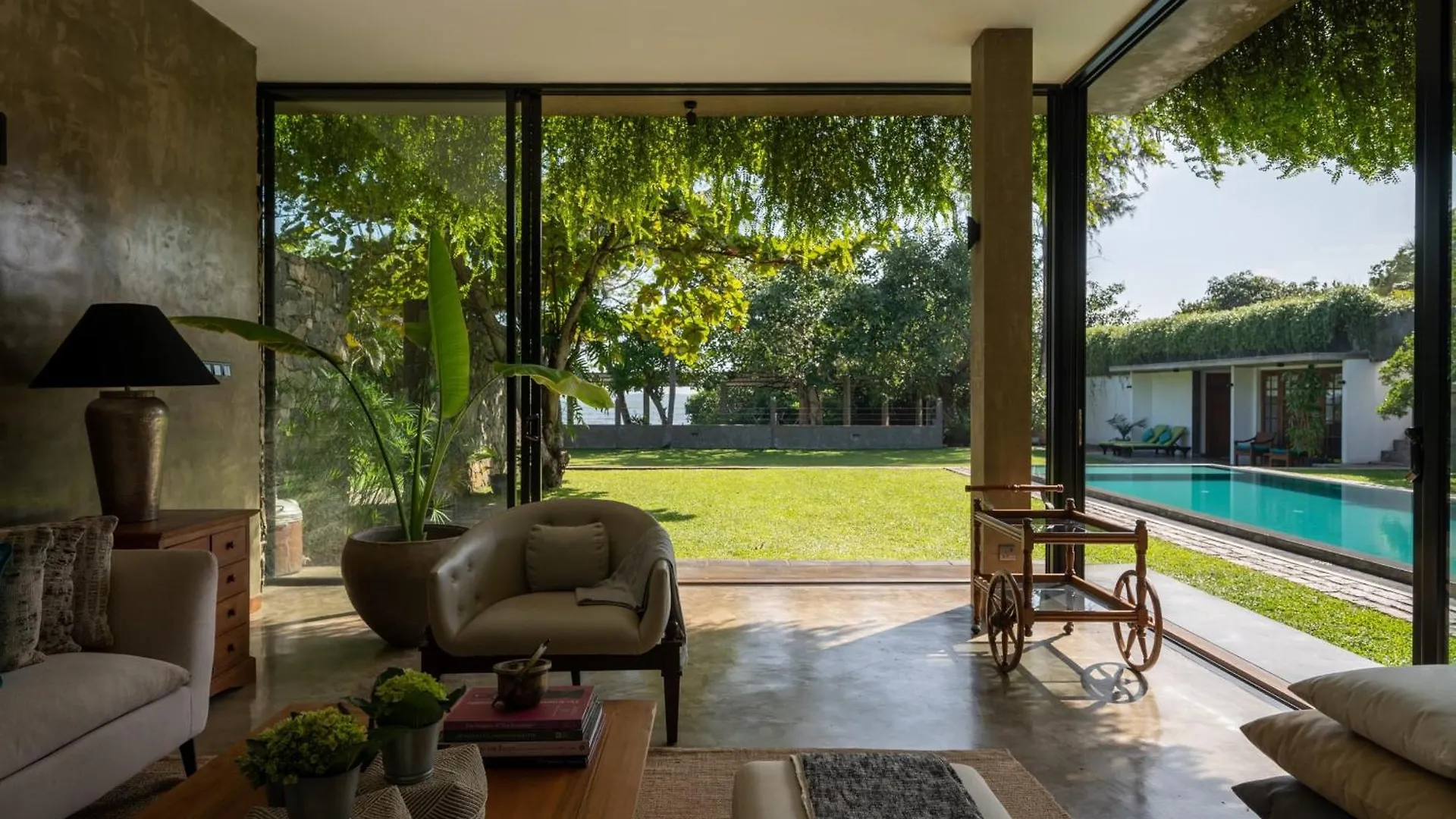 Villa Tranquil Waters Негомбо 0*,